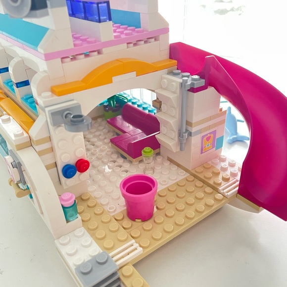 Lego Friends: Cruise Ship - Picture 9 of 11